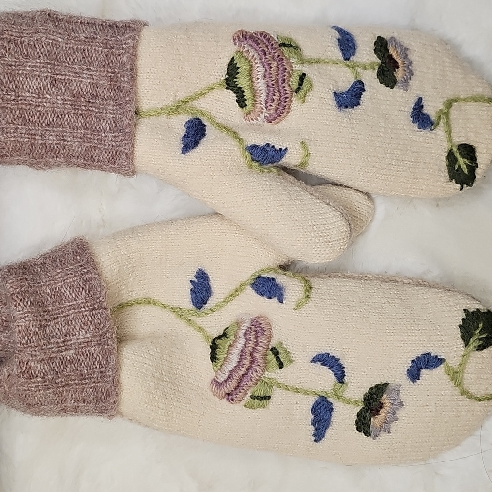 Embroidered Floral Mittens